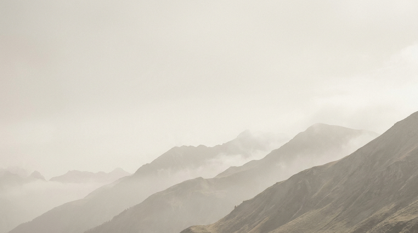 Schweizer Alpen im Nebel